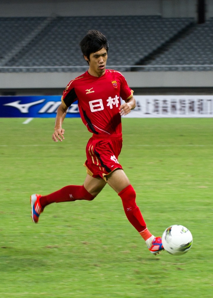 九游体育app-一人一城！吕文君跟随海港从中乙→中甲→中超夺冠，退役执教梯队