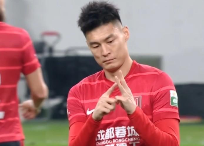 九游体育官网-媒体人：在李扬未能加盟后，上海海港将目标锁定韩鹏飞